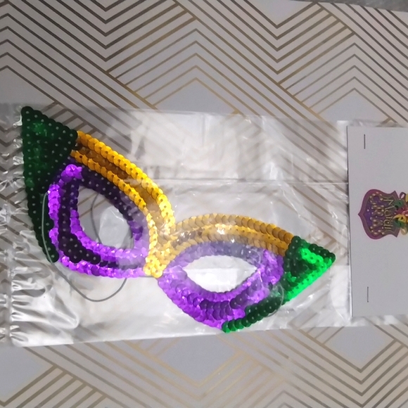 New Mardi Gras Sequins Mask - Picture 1 of 6
